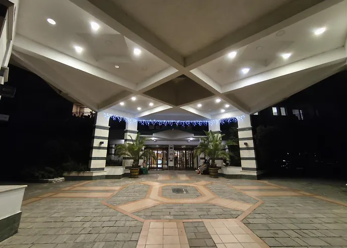 Resort Emerald Wellness &